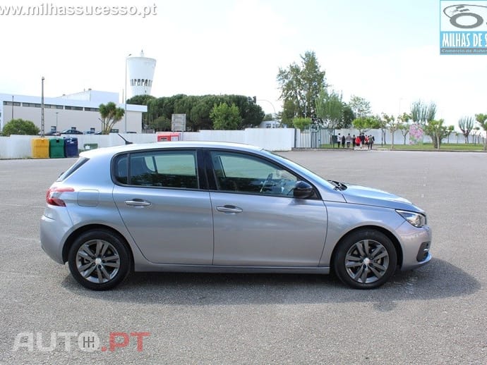 Peugeot 308 1.5 BlueHDI STYLE Aut. 131 CV