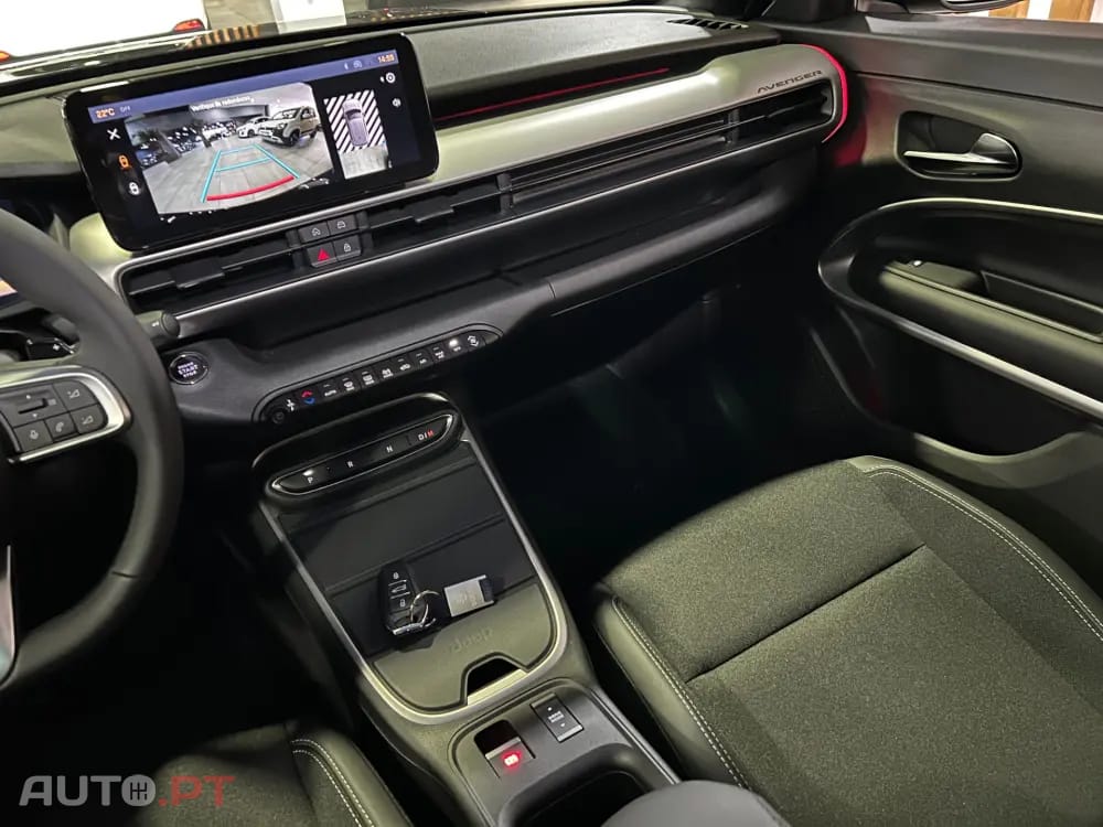 Jeep Avenger 1.2 e-Hybrid Summit DCT