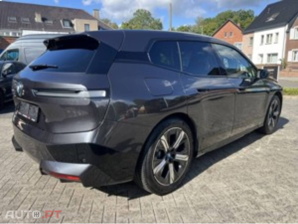 BMW iX xDrive 40