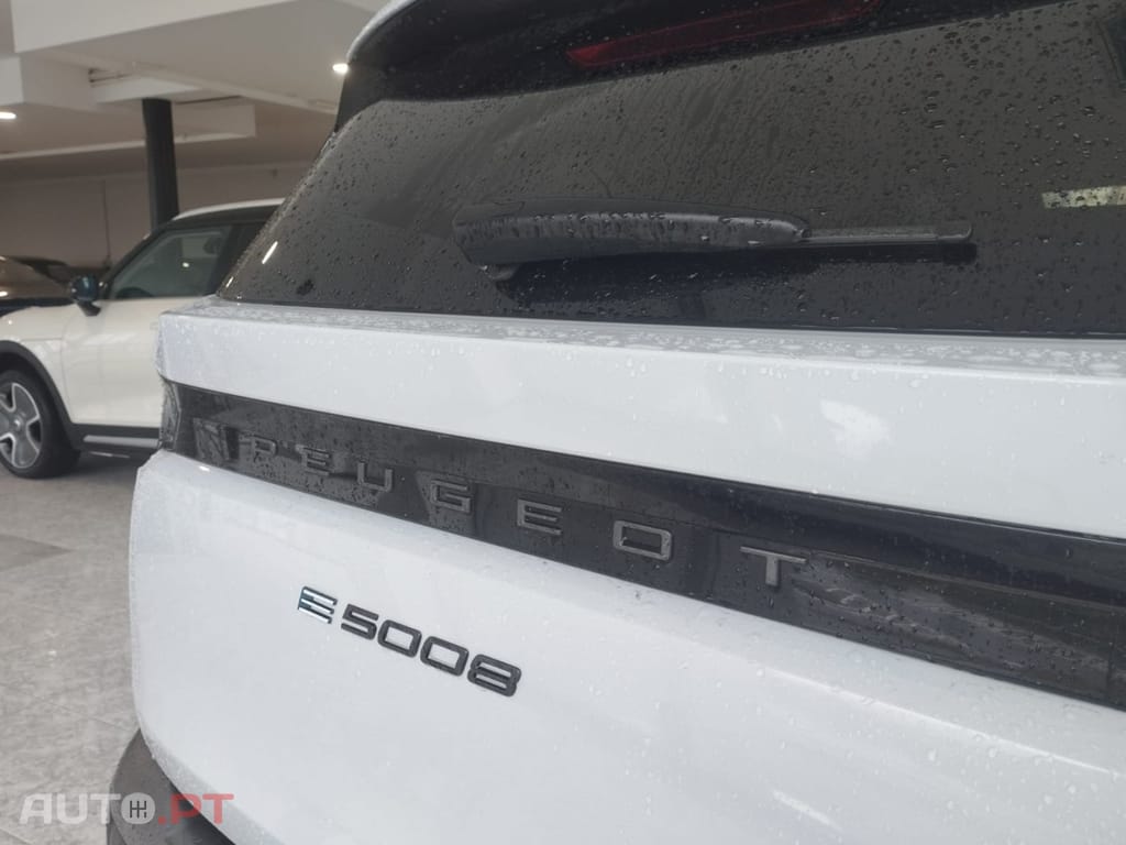 Peugeot E-5008 73 kWh Allure