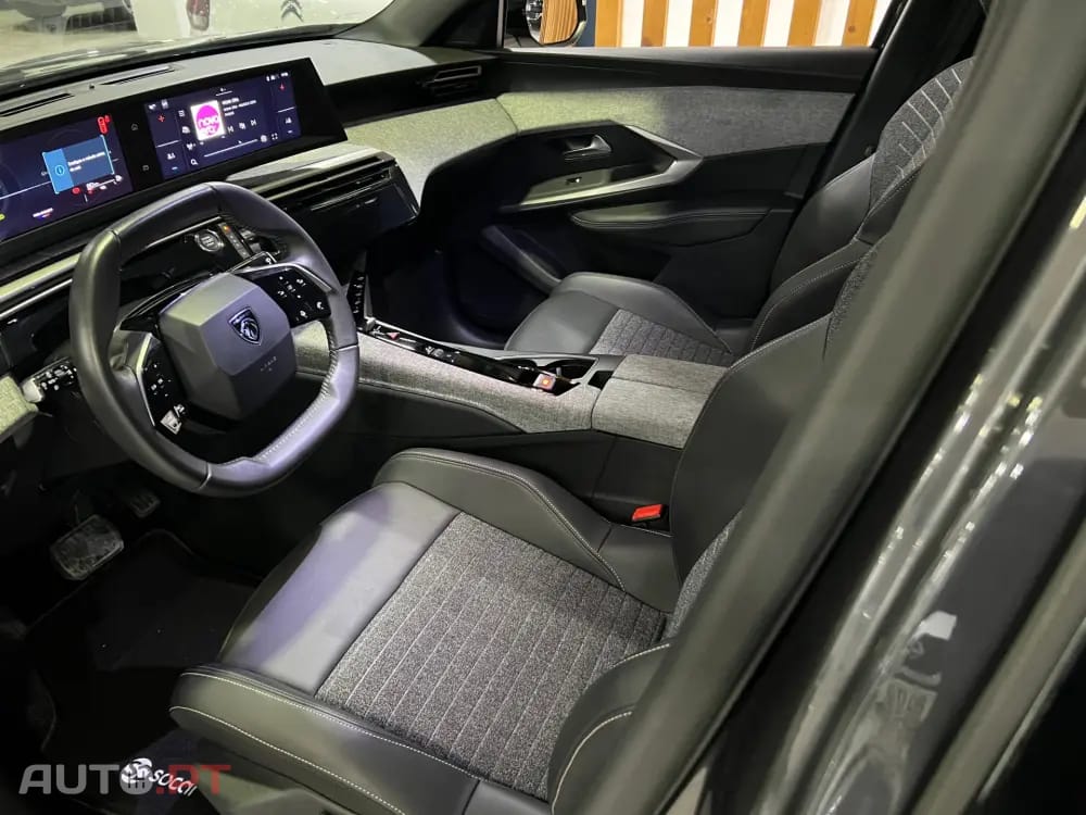 Peugeot 3008 1.2 Hybrid Allure e-DCS6