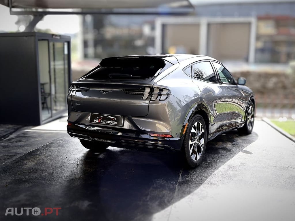 Ford Mustang Mach-E AWD PREMIUM