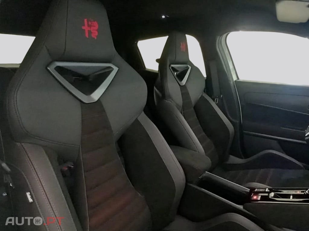 Alfa Romeo Junior 50 kWh Veloce I.V.A DEDUTIVEL 