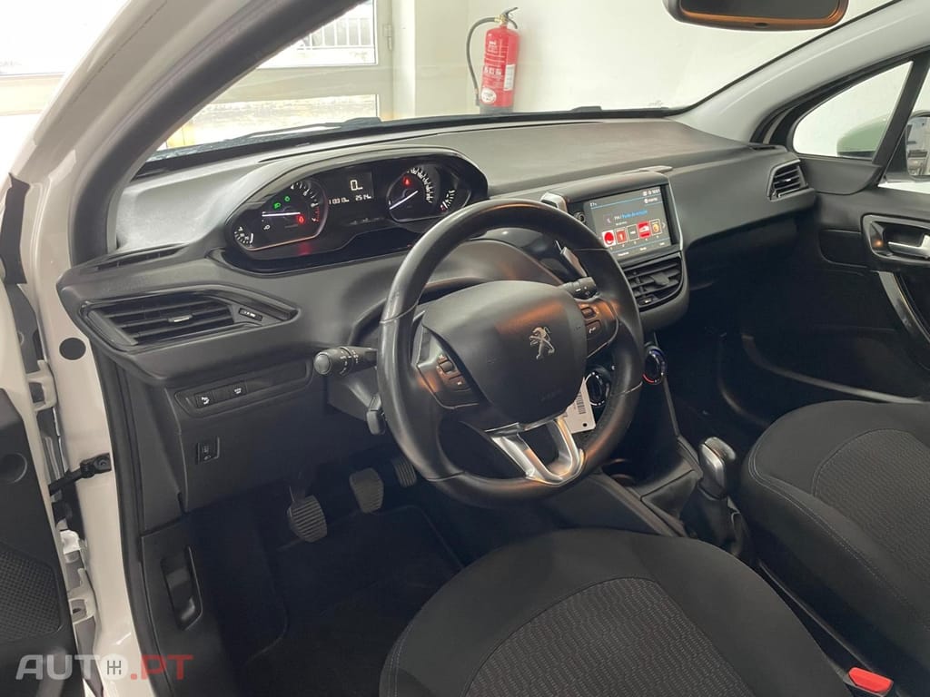 Peugeot 208 1.2 PureTech Signature