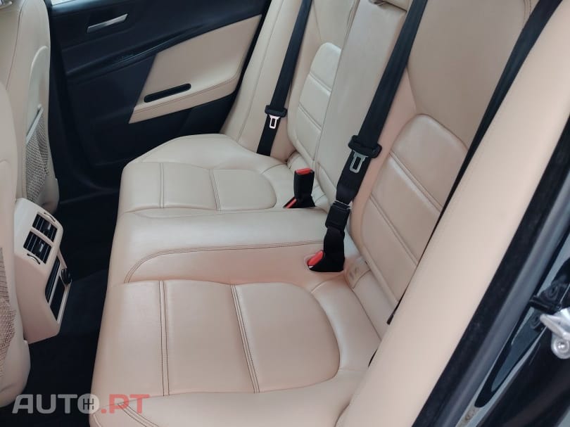 Jaguar XE 2.0 D AUTO 8 180 CV PRESTIGE COM EXTRAS