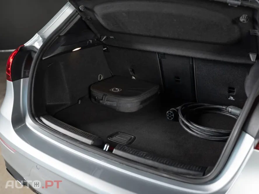 Mercedes-Benz A 250 e AMG Line