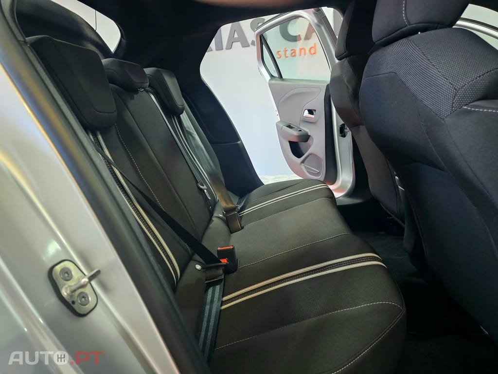 Opel Corsa 50 kWh GS — fotografia 12