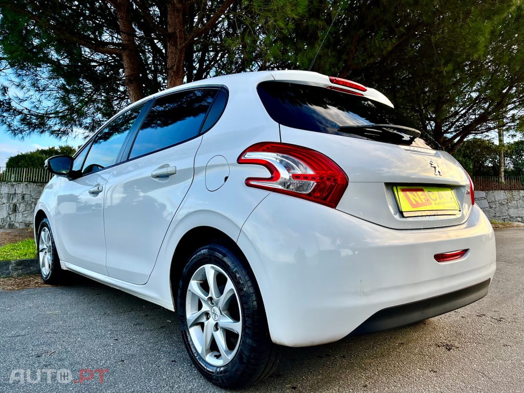 Peugeot 208 ..