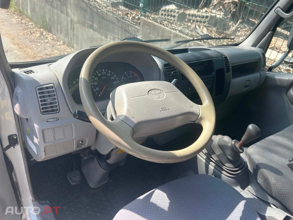 Toyota Dyna M35.33 Báscula Tri-basculante