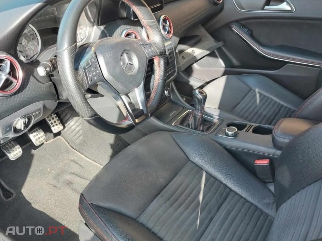 Mercedes-Benz A 180 d AMG Line