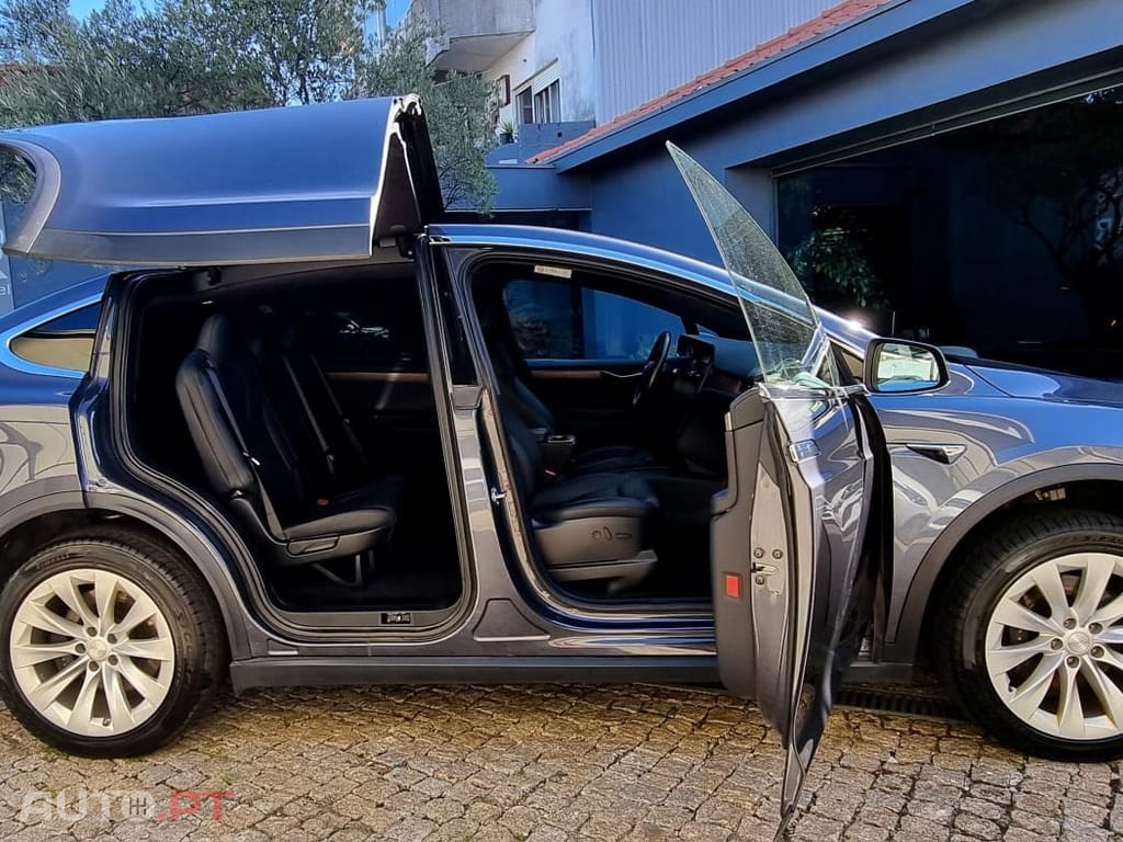 Tesla Model X Long Range