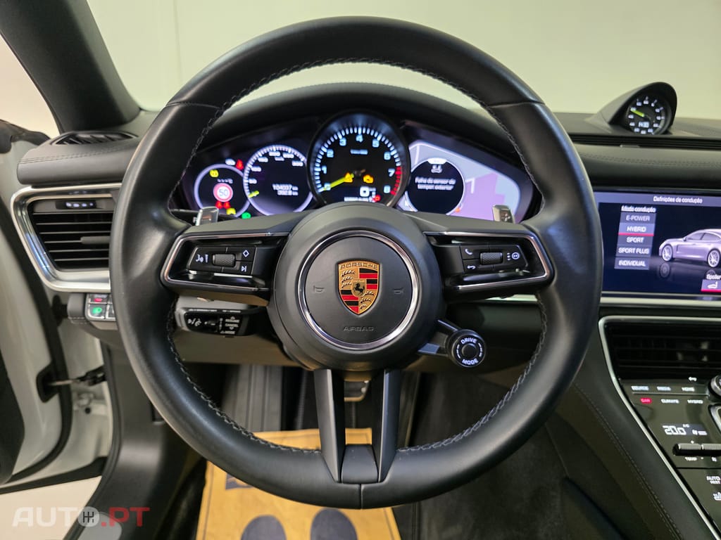 Porsche Panamera 4 e-hybrid