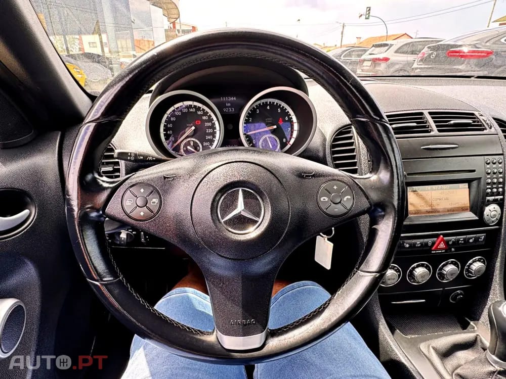 Mercedes-Benz SLK 200 Outro