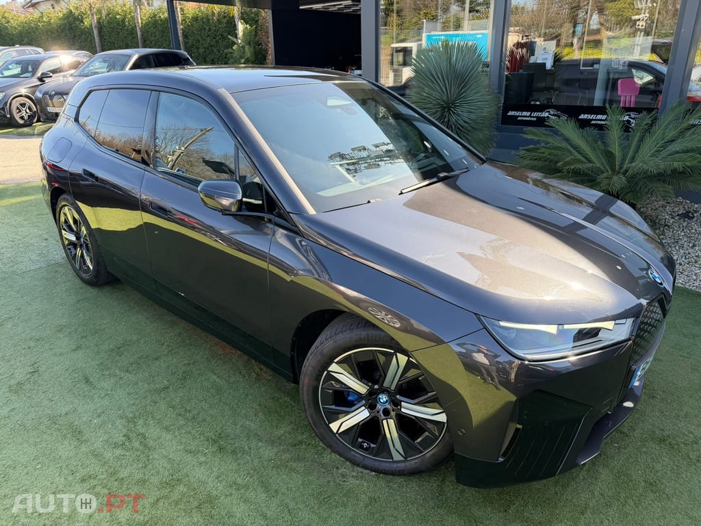 BMW iX xDrive 40 Pack Desportivo