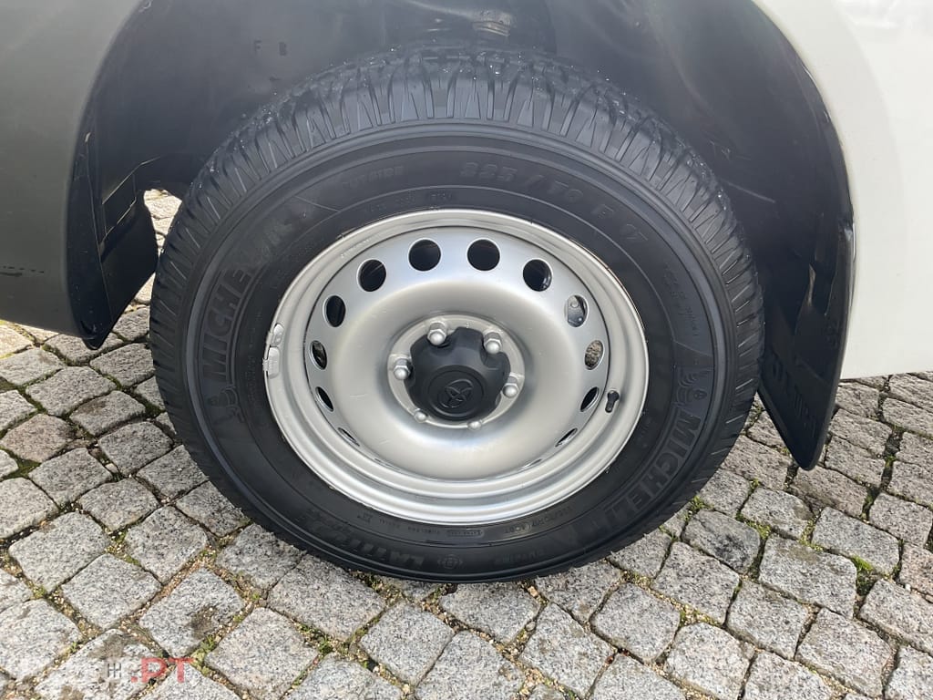 Toyota Hilux 2.4 D-4D 2WD CE