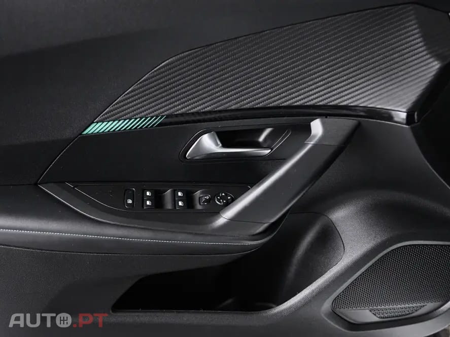 Peugeot E-2008 50 kWh Allure Pack