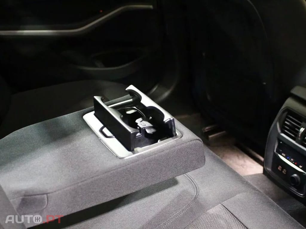 BMW 330 e Line Luxury Auto