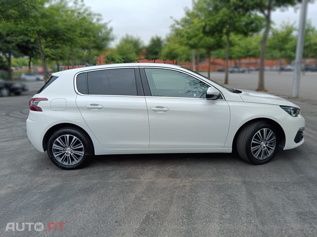 Peugeot 308 1.2 PureTech Allure EAT8