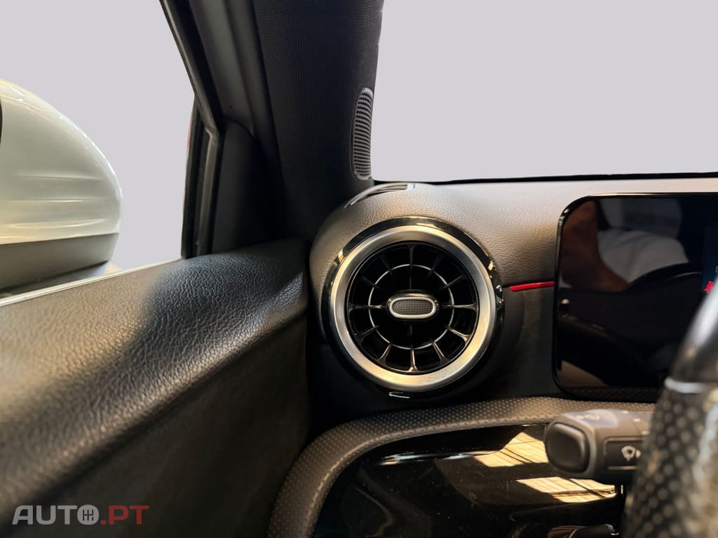 Mercedes-Benz A 250 AMG Premium I.V.A DEDUTIVEL