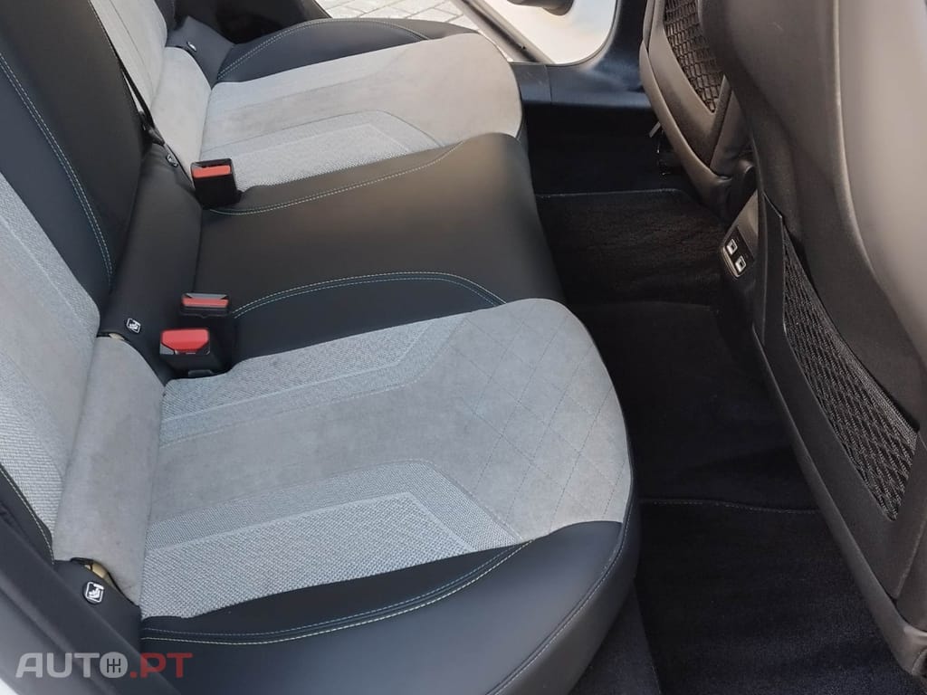 Peugeot E-2008 50 kWh GT