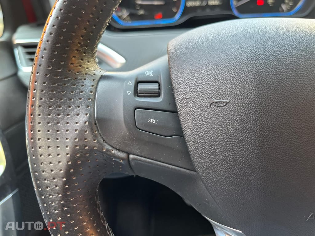 Peugeot 2008  1.2 PureTech Crossway