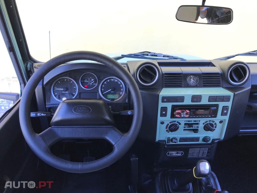 Land Rover Defender TD4 PUMA HERITAGE