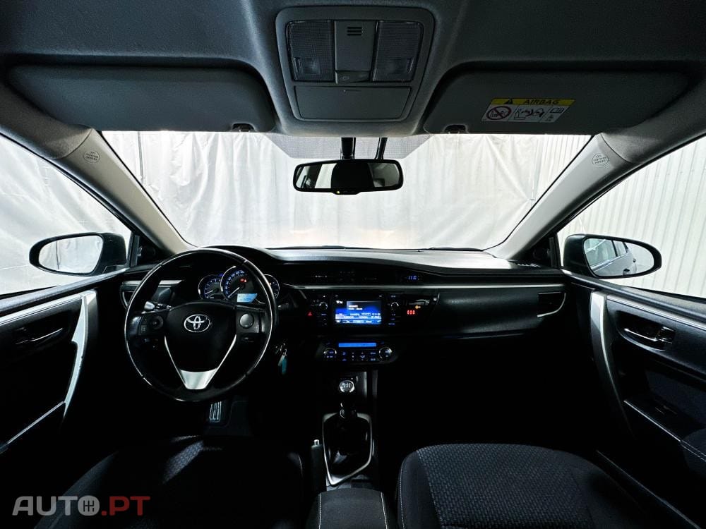 Toyota Corolla 1.4 D-4D Exclusive +Navi MM