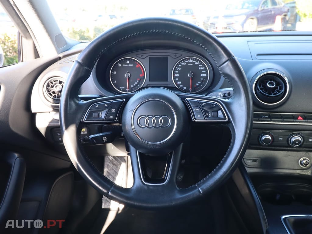 Audi A3 1.6 TDI Design — fotografia 12
