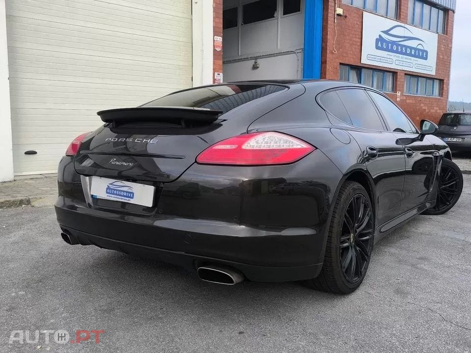 Porsche Panamera 4 Platinum Edition PDK