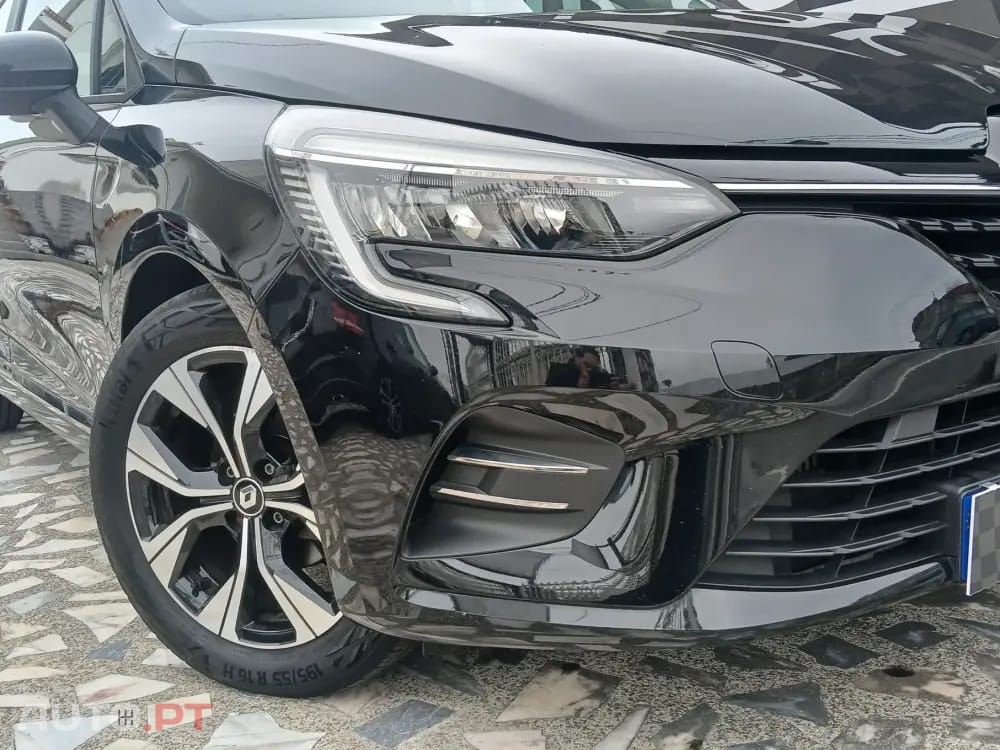 Renault Clio Outro