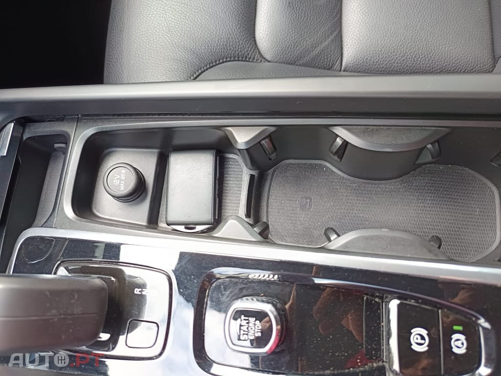 Volvo V60 2.0 B4 Momentum Plus Geartronic