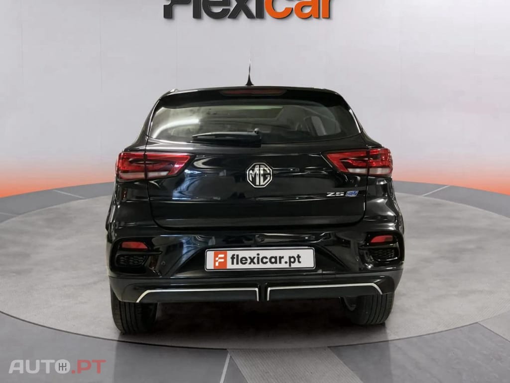 MG ZS EV 72.6 kWh Luxury OBC 11 KW