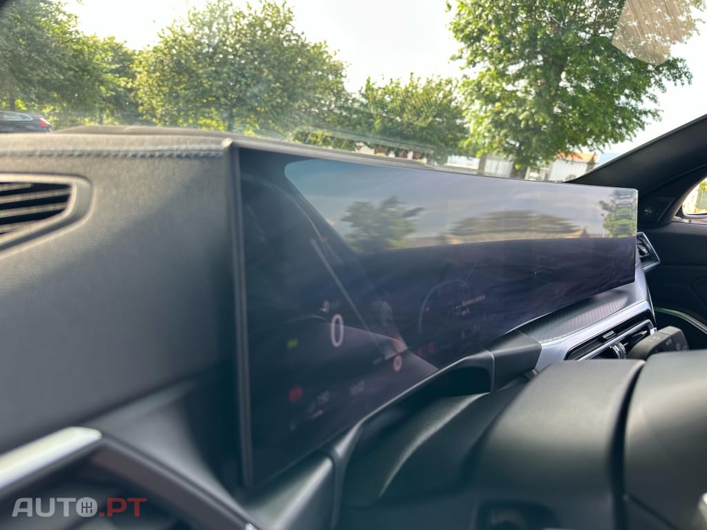 BMW 330 e Touring Pack Desportivo M Auto