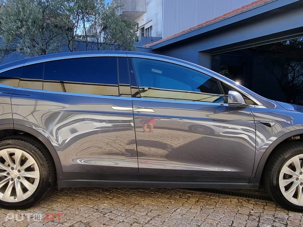 Tesla Model X Long Range