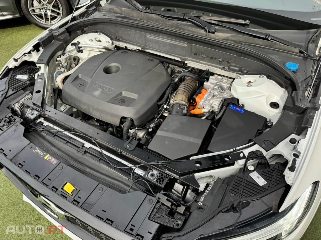 Volvo XC60 2.0 T6 PHEV R-Design AWD