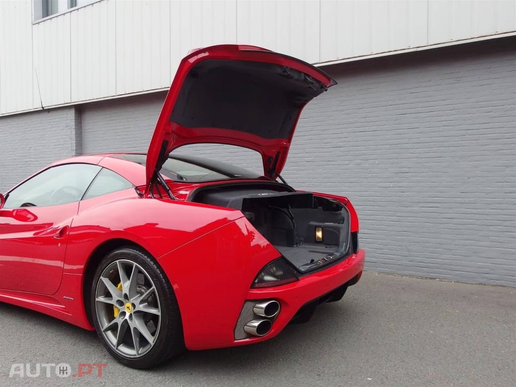 Ferrari California V8