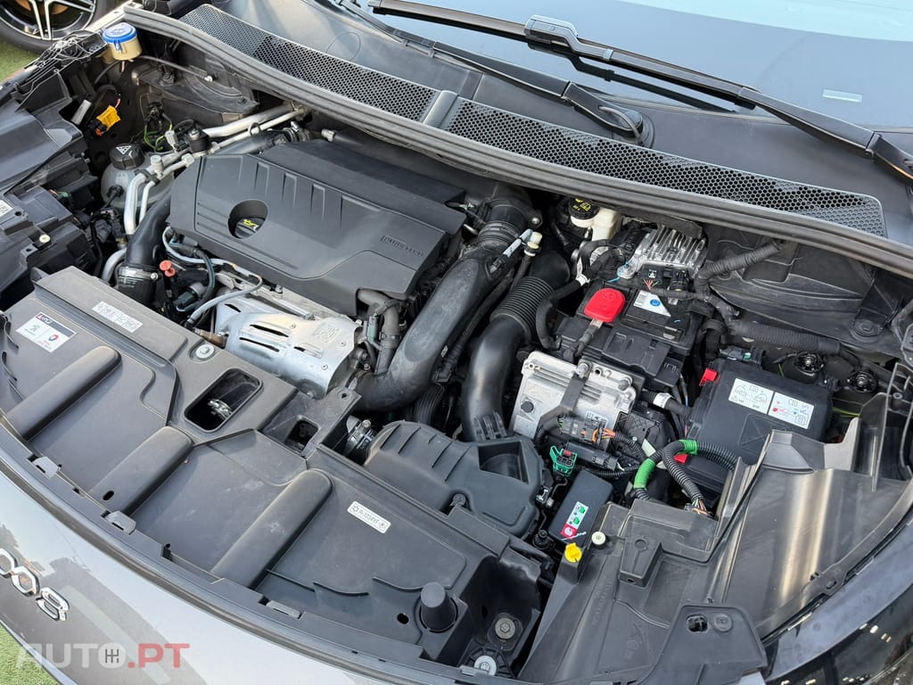 Peugeot 3008 1.6 Hybrid Allure e-EAT8