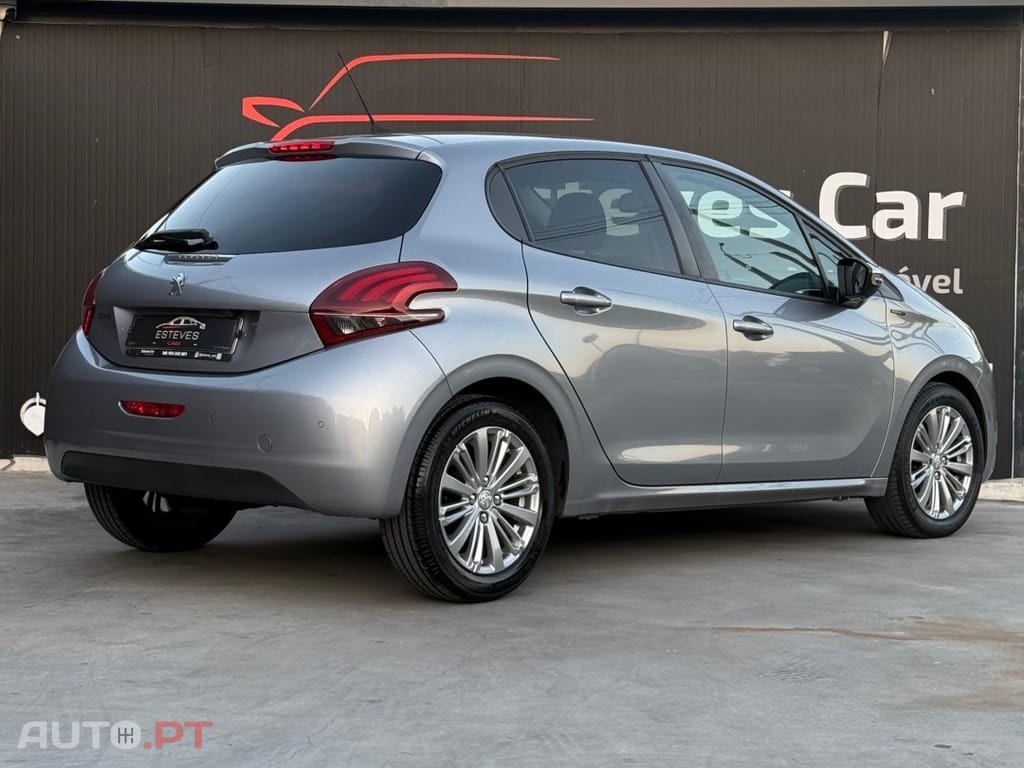 Peugeot 208 1.2 PureTech Signature
