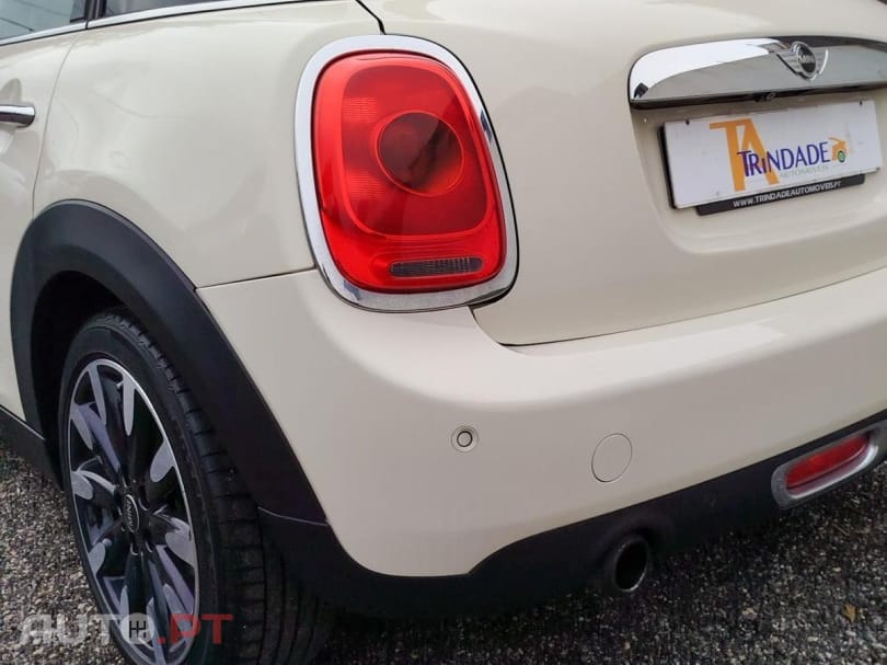 MINI Cooper Cooper D Auto — fotografia 16