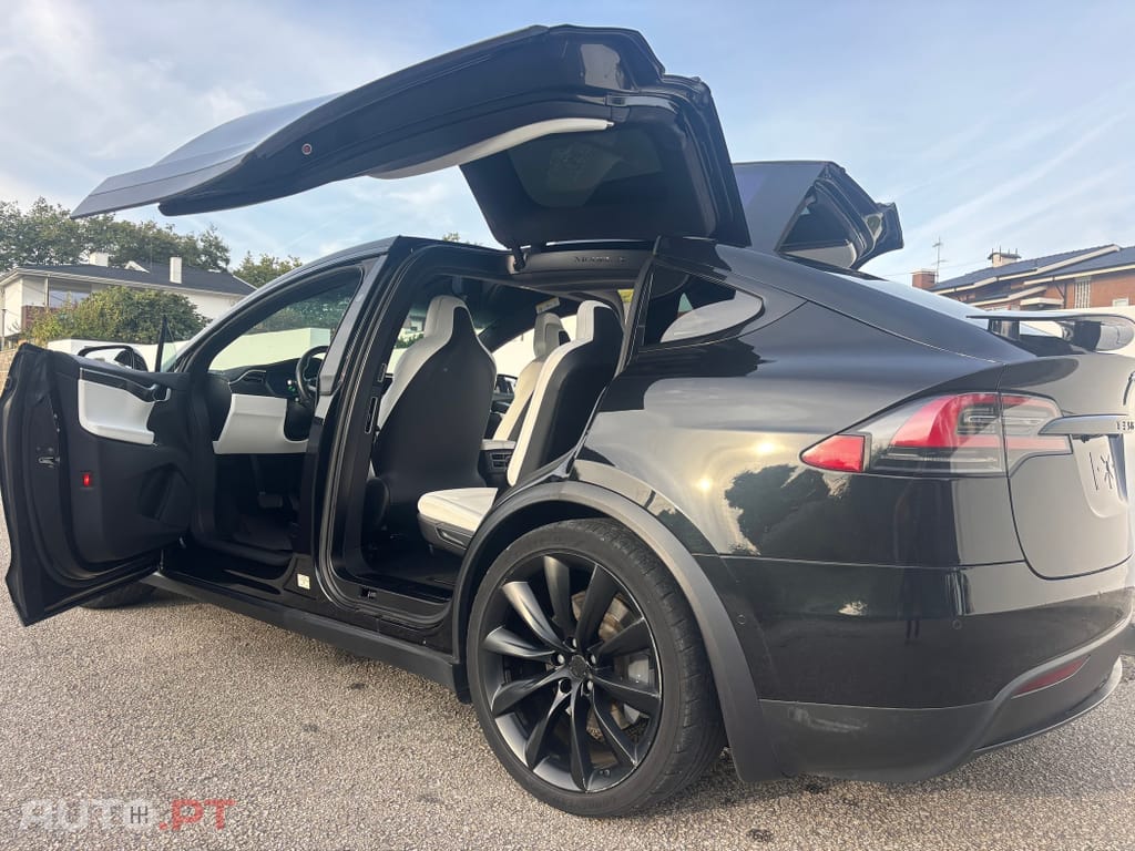 Tesla Model X 100 kWh Long Range Plus AWD