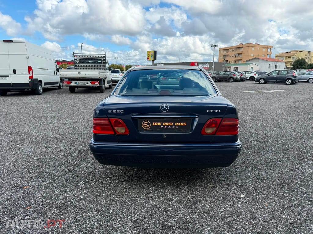 Mercedes-Benz E 220 D Classic