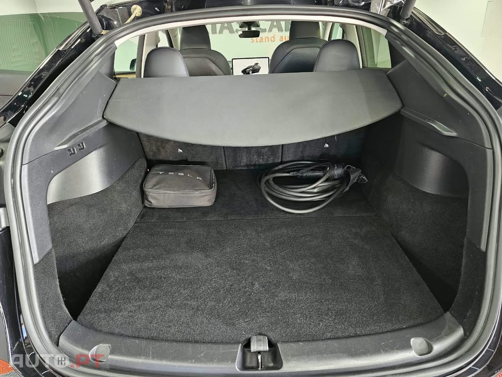 Tesla Model Y Standard Long Range RWD