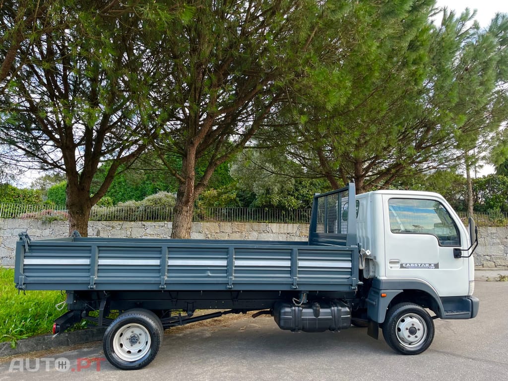 Nissan Cabstar TRIBASCULANTE
