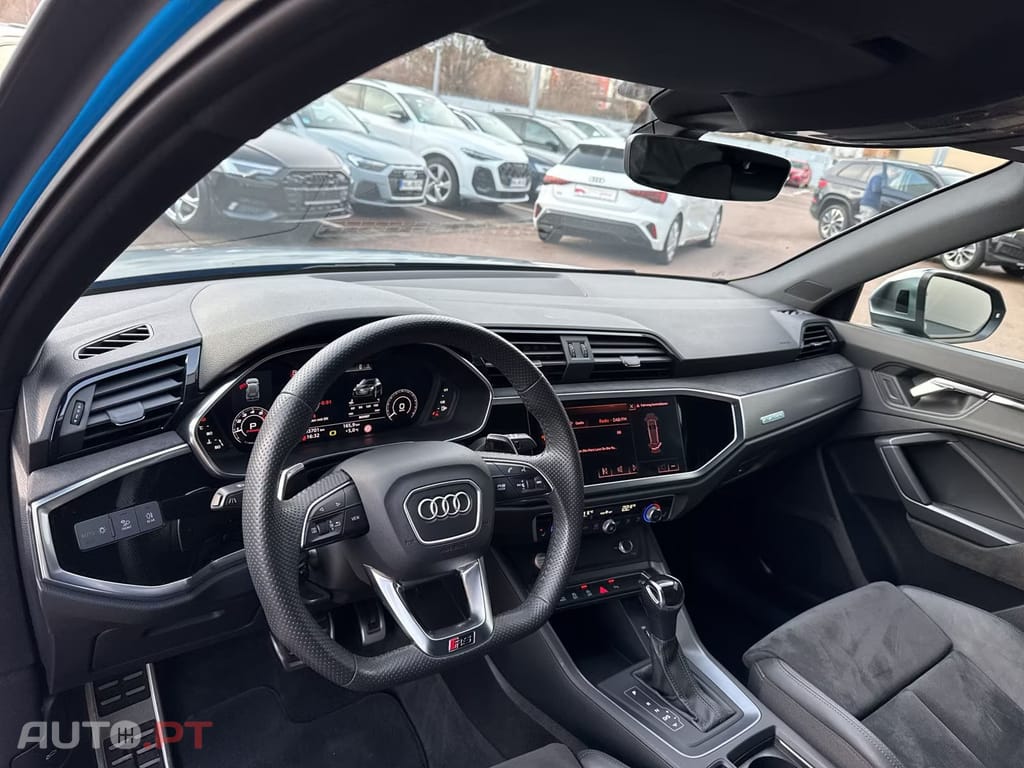 Audi RSQ3 quattro Matrix