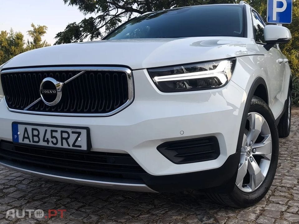 Volvo XC40 2.0 D3 Momentum Plus