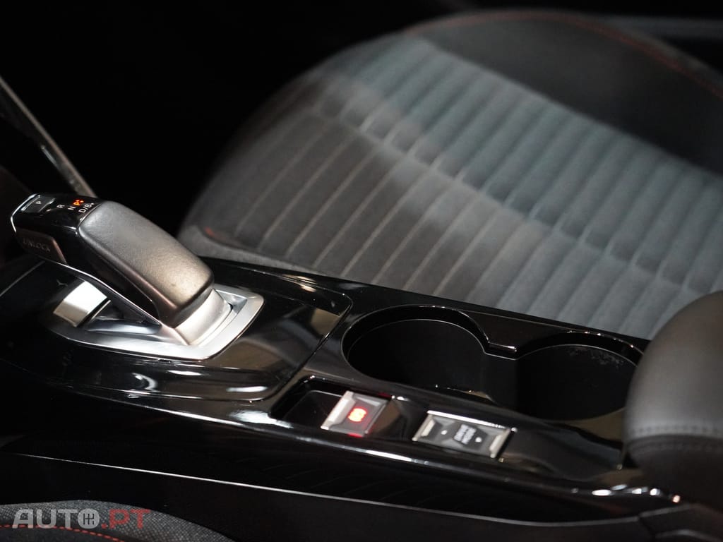 Peugeot E-2008 50 kWh Active