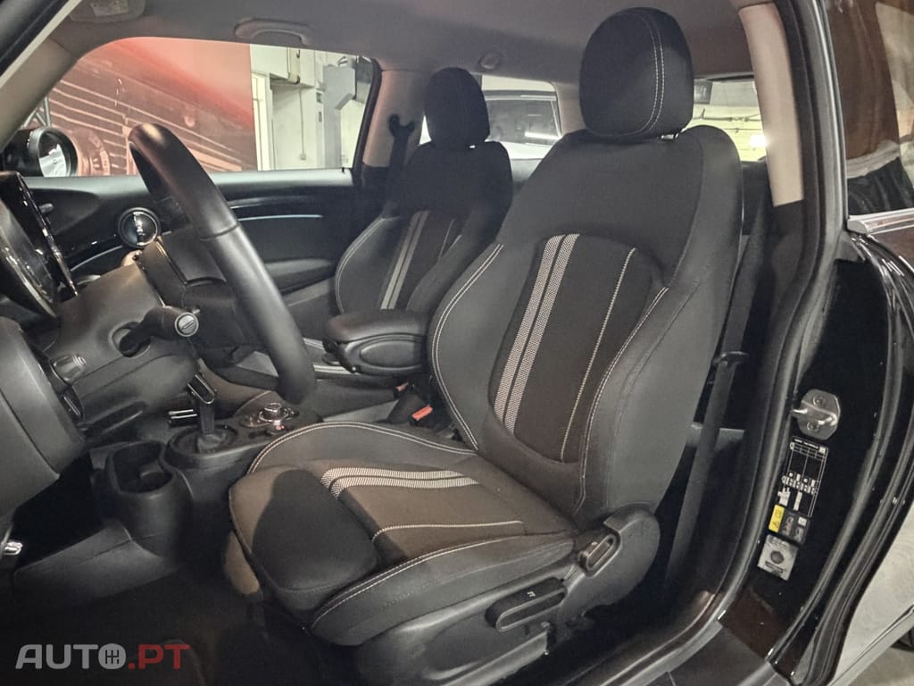 MINI Cooper Cooper SE Premium Essential