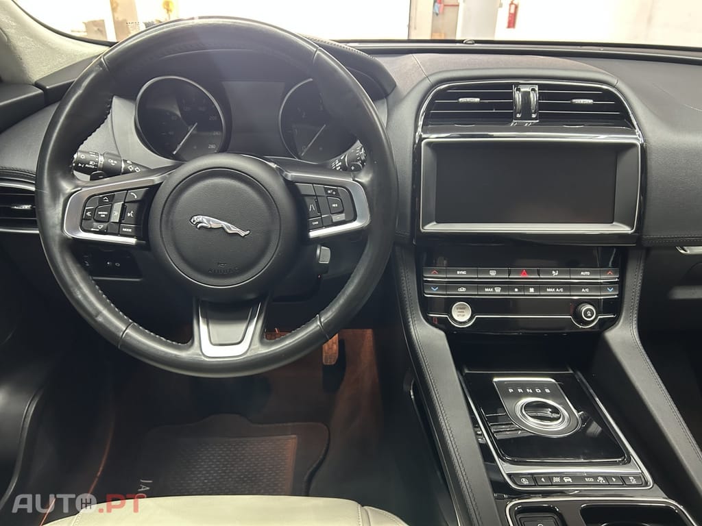 Jaguar F-Pace 2.0 i4D Portfolio Aut.