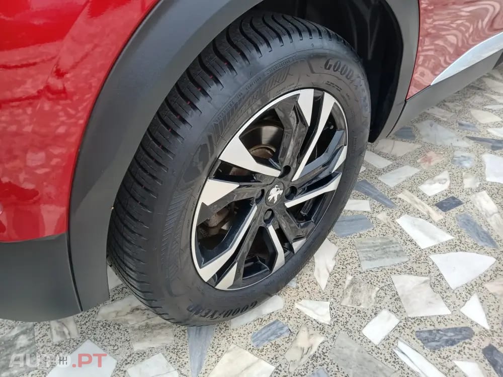 Peugeot E-2008 GT