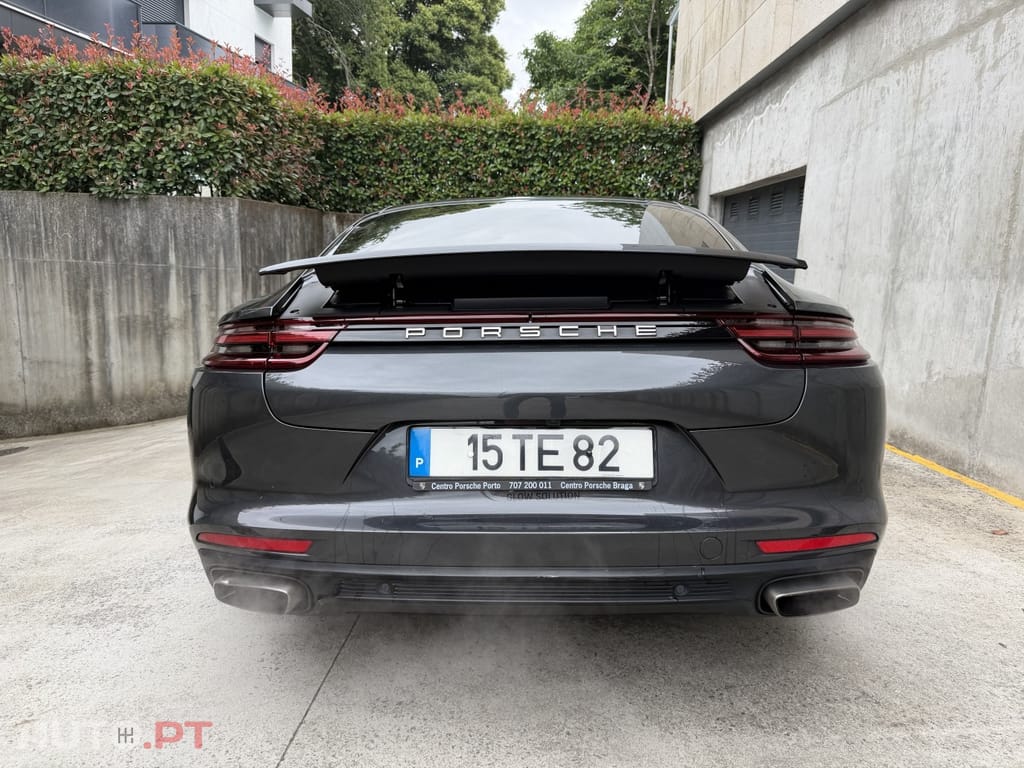 Porsche Panamera 4 E-Hybrid Platinum Edition
